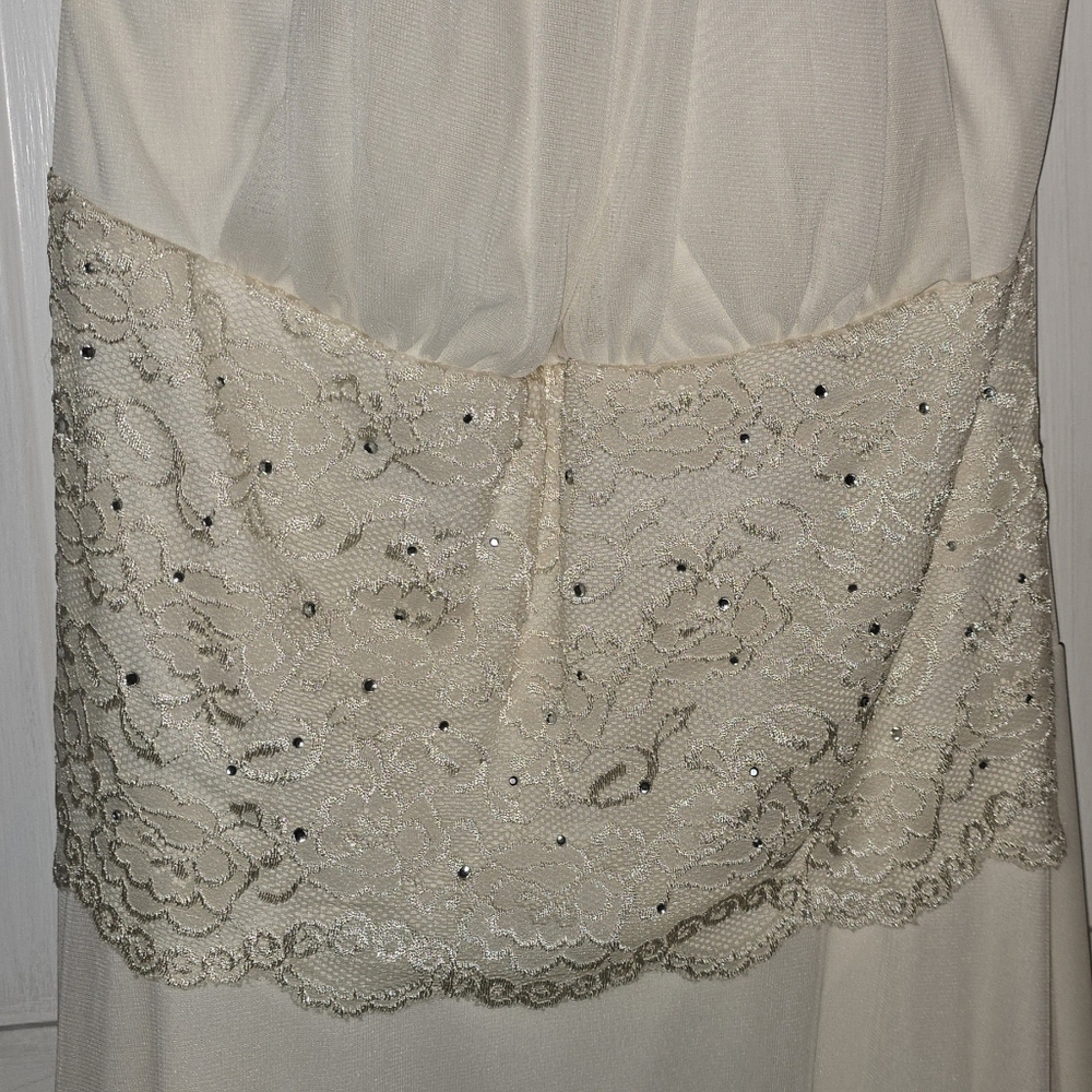 Cream Sleeveless Wedding Gown with Lace